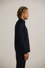 חולצה מכופתרת חלקה בגזרת מודרן פיט | קנת קול