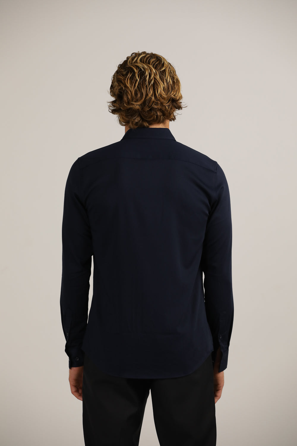 חולצה מכופתרת חלקה בגזרת מודרן פיט | קנת קול