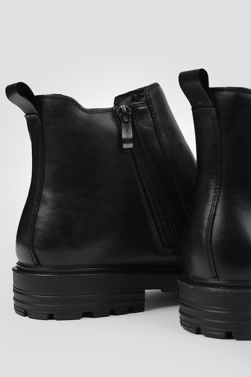 מגפוני עור לגברים בצבע שחור