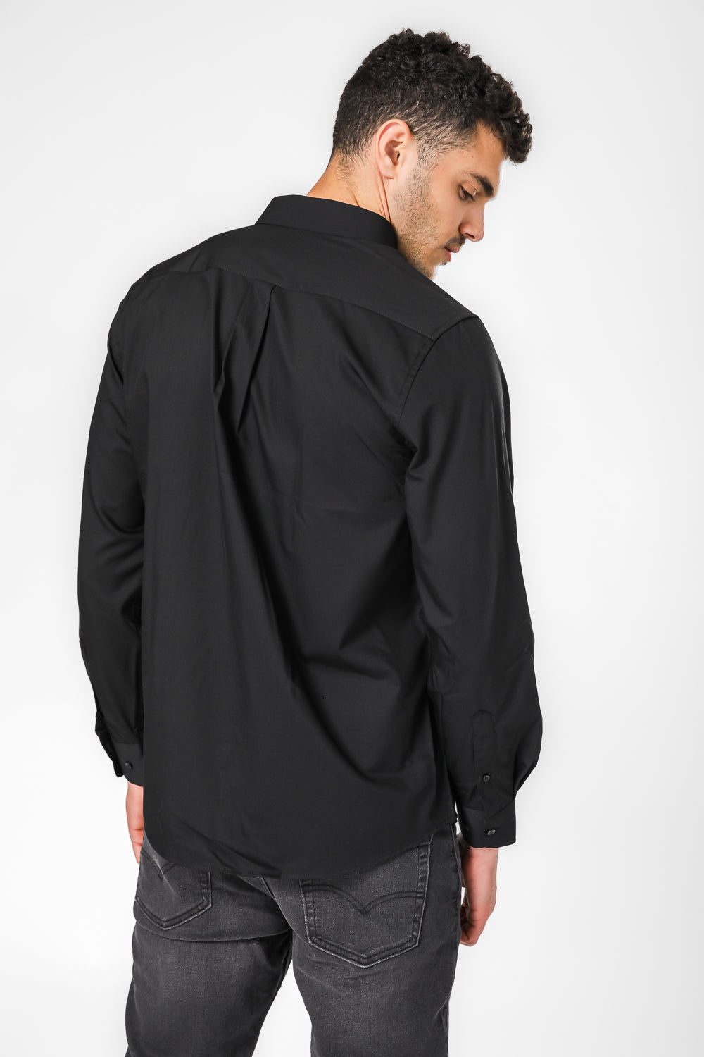 חולצה מכופתרת קלאסית