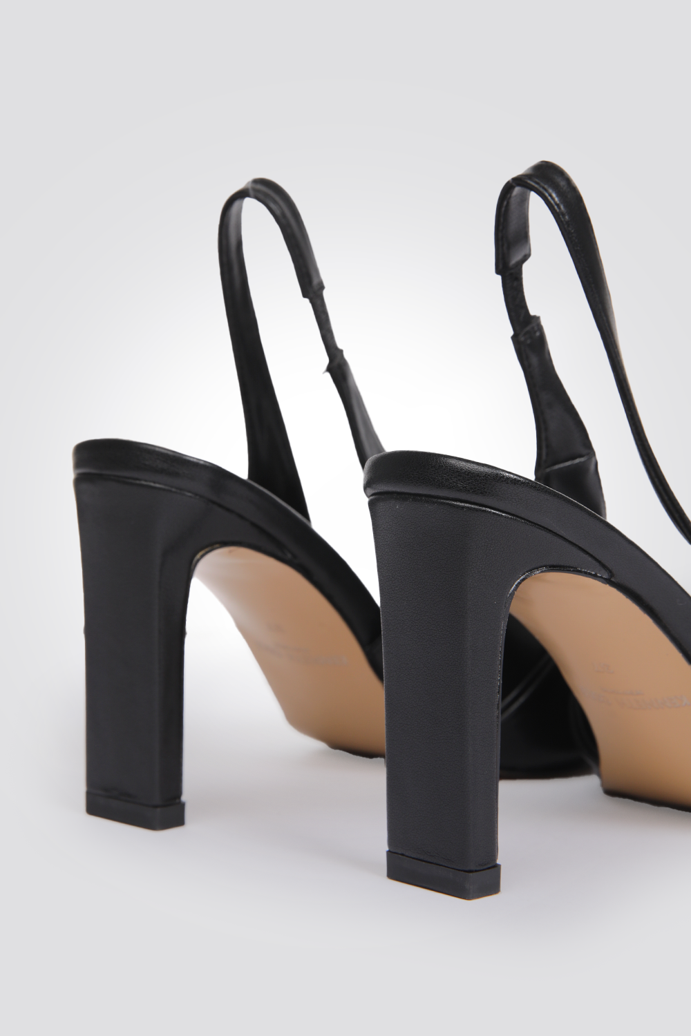 נעלי עקב שפיץ עיטור צמה בצבע שחור