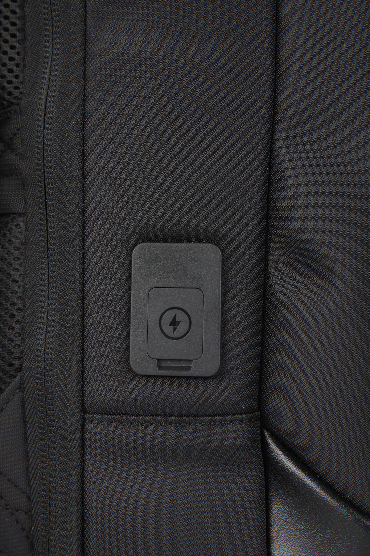 תיק גב לנשיאת מחשב עם טעינה