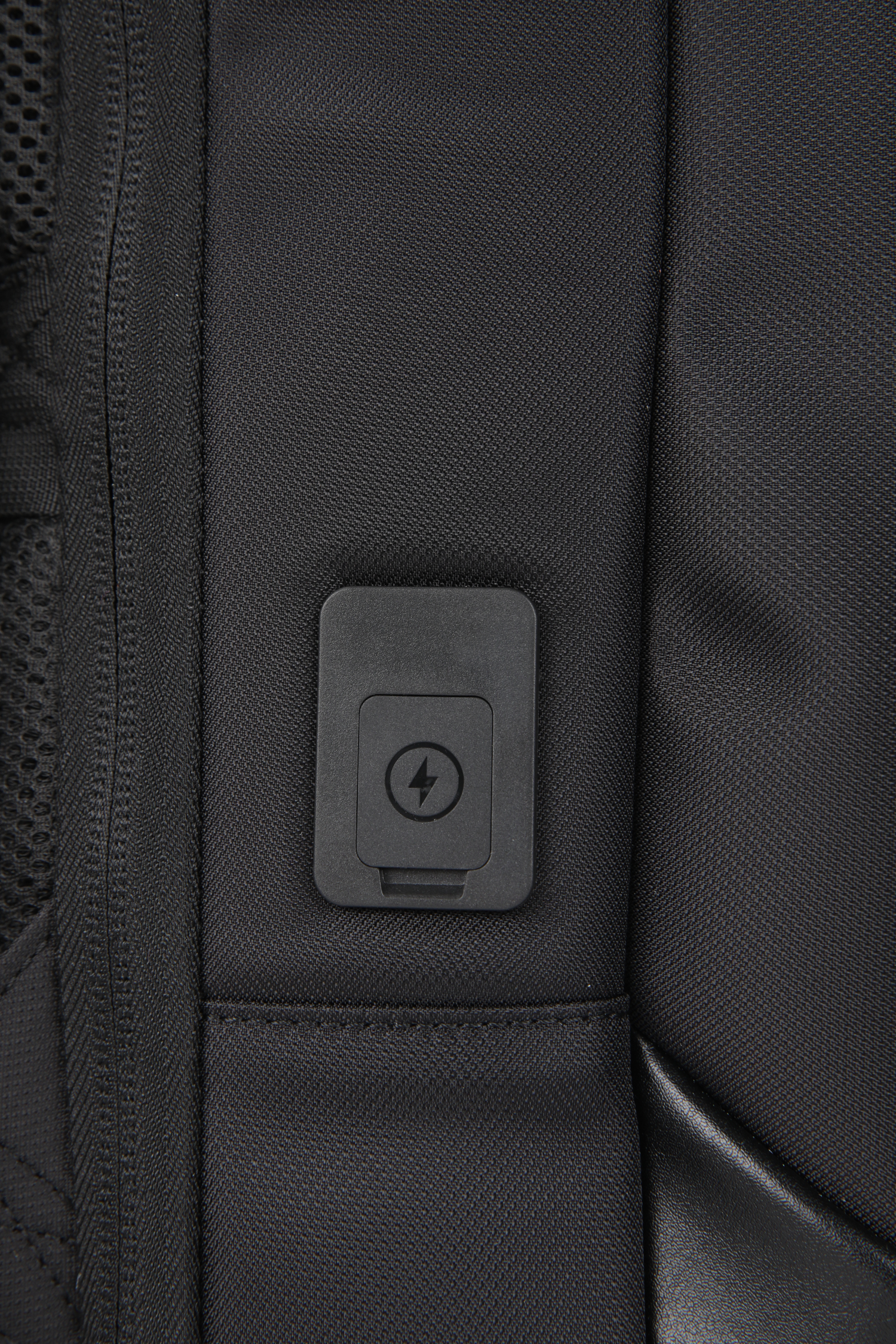 תיק גב לנשיאת מחשב עם טעינה