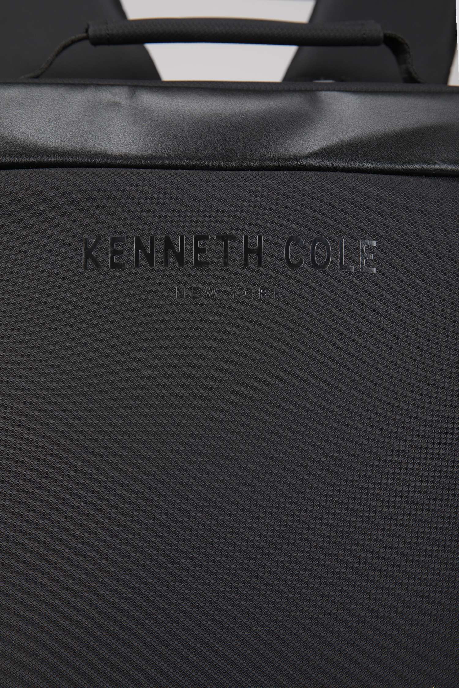 תיק גב לנשיאת מחשב עם טעינה