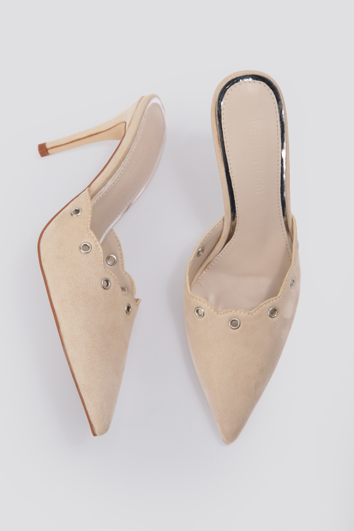 כפכפי עקב שפיץ בצבע בז'