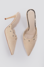 כפכפי עקב שפיץ בצבע בז'