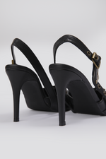 נעלי עקב עם אבזם בצבע שחור