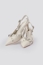 נעלי עקב עם אבזם בצבע אופוויט