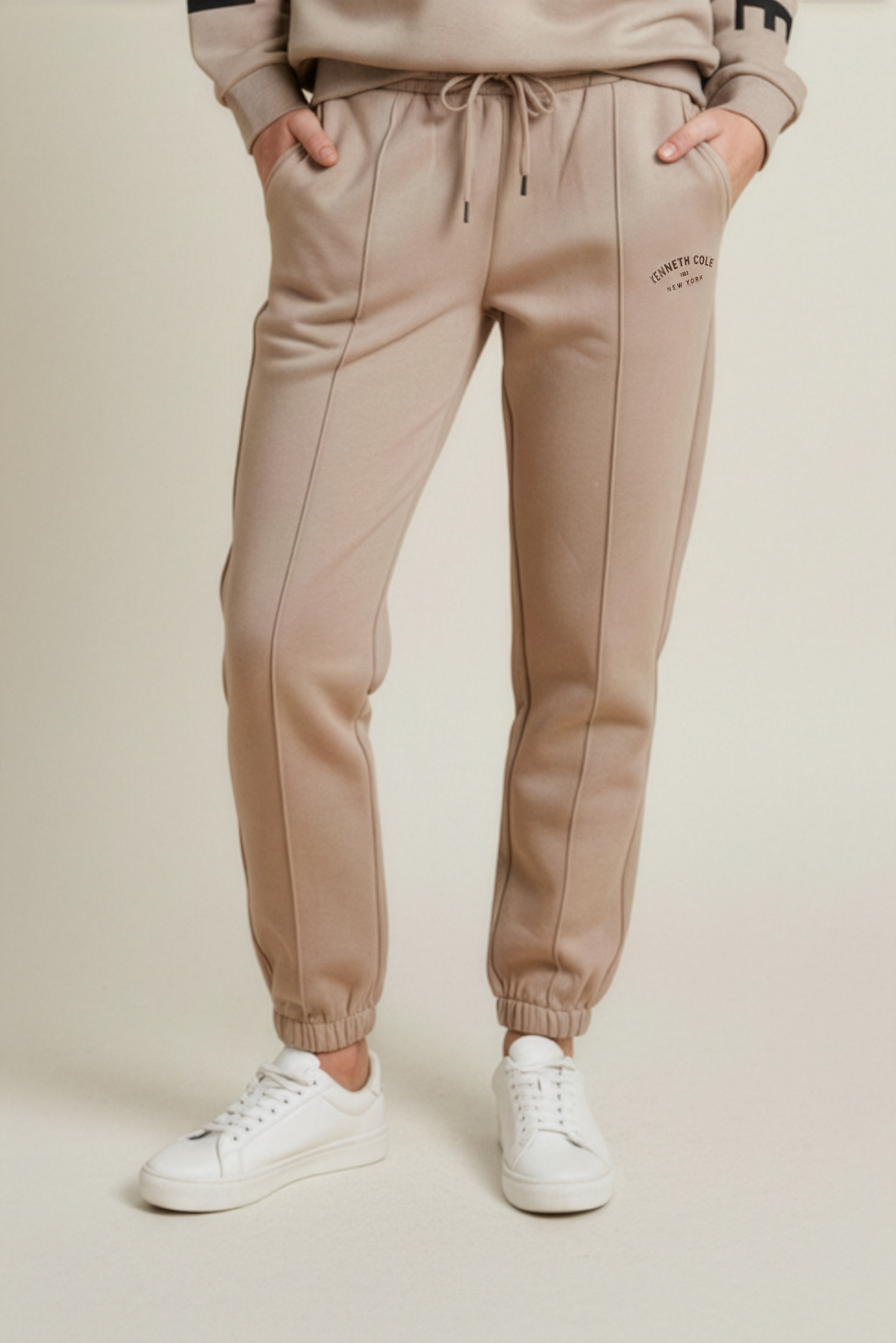 מכנסי טרנינג עם תפרים דקורטיביים | קנת קול