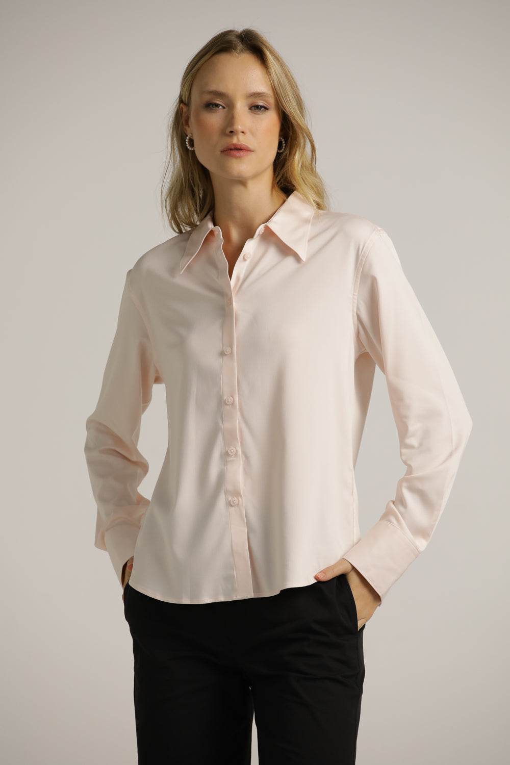 חולצה מכופתרת בצבע ורוד | קנת קול