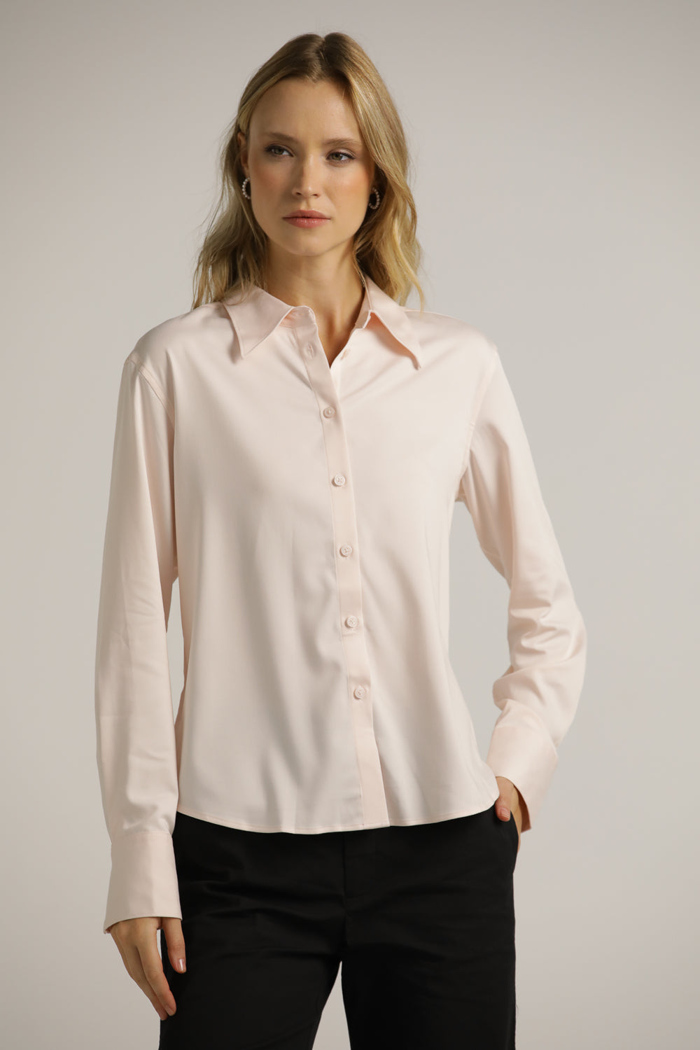 חולצה מכופתרת בצבע ורוד | קנת קול