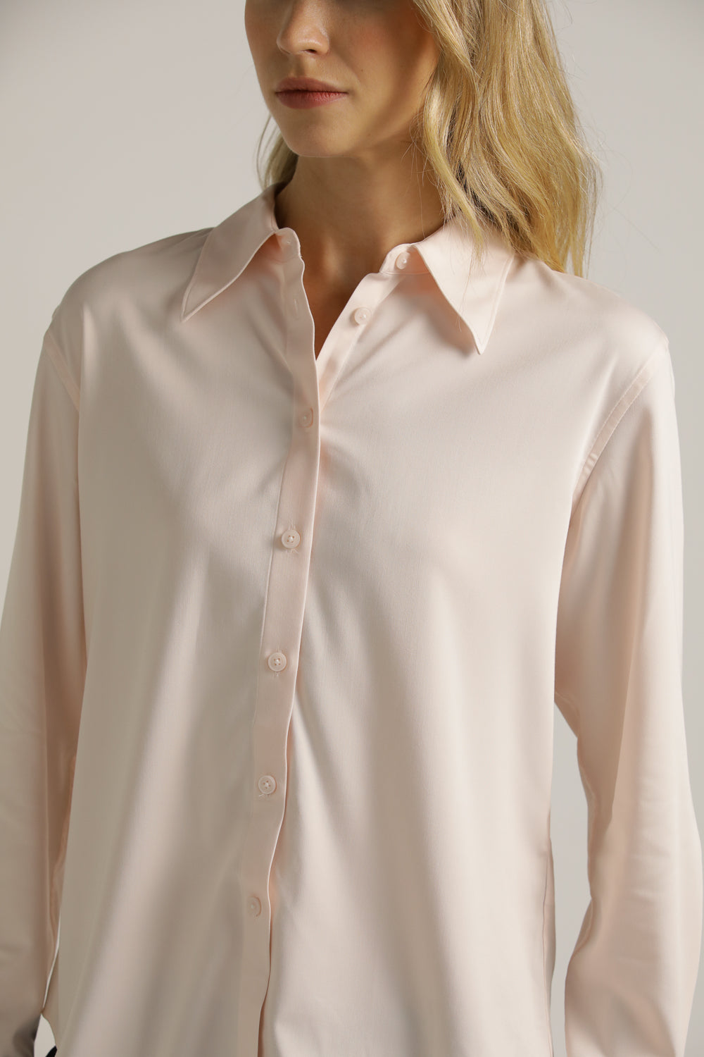 חולצה מכופתרת בצבע ורוד | קנת קול