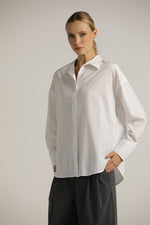חולצה מכופתרת אוברסייז בצבע לבן | קנת קול
