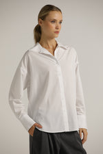 חולצה מכופתרת אוברסייז בצבע לבן | קנת קול