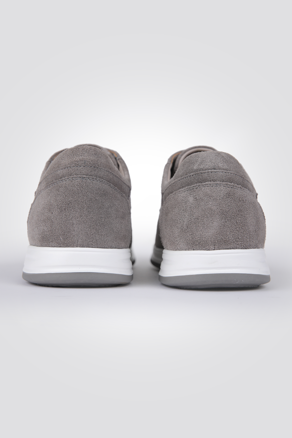 נעלי זמש אלגנטיות לגברים בצבע אפור