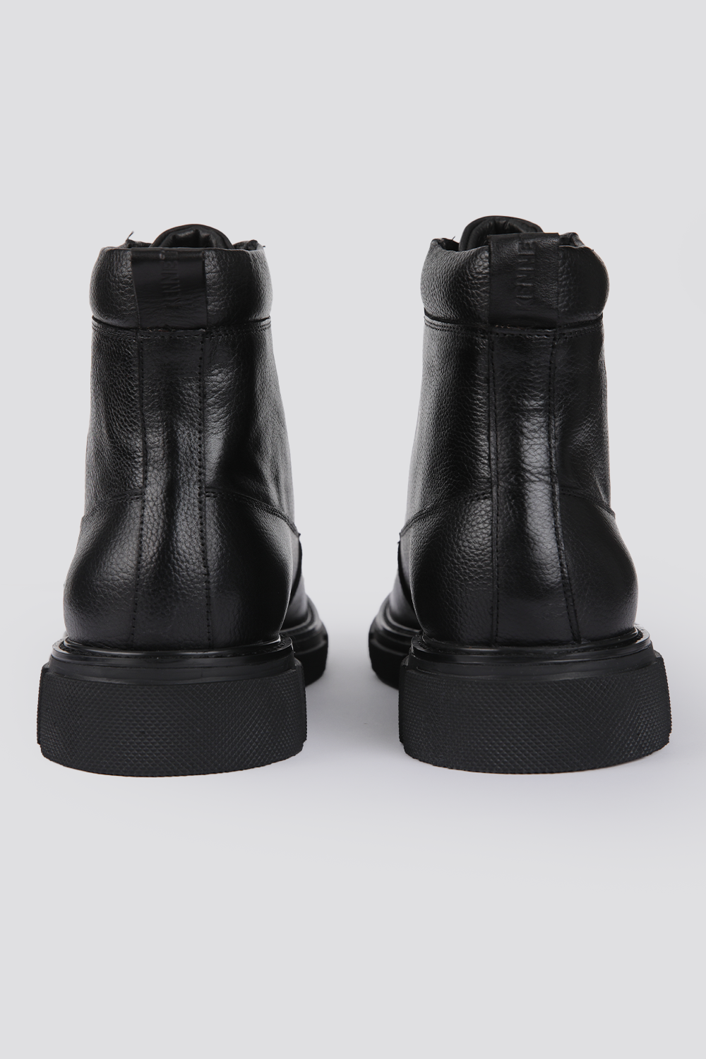 מגפוני עור לגברים בצבע שחור