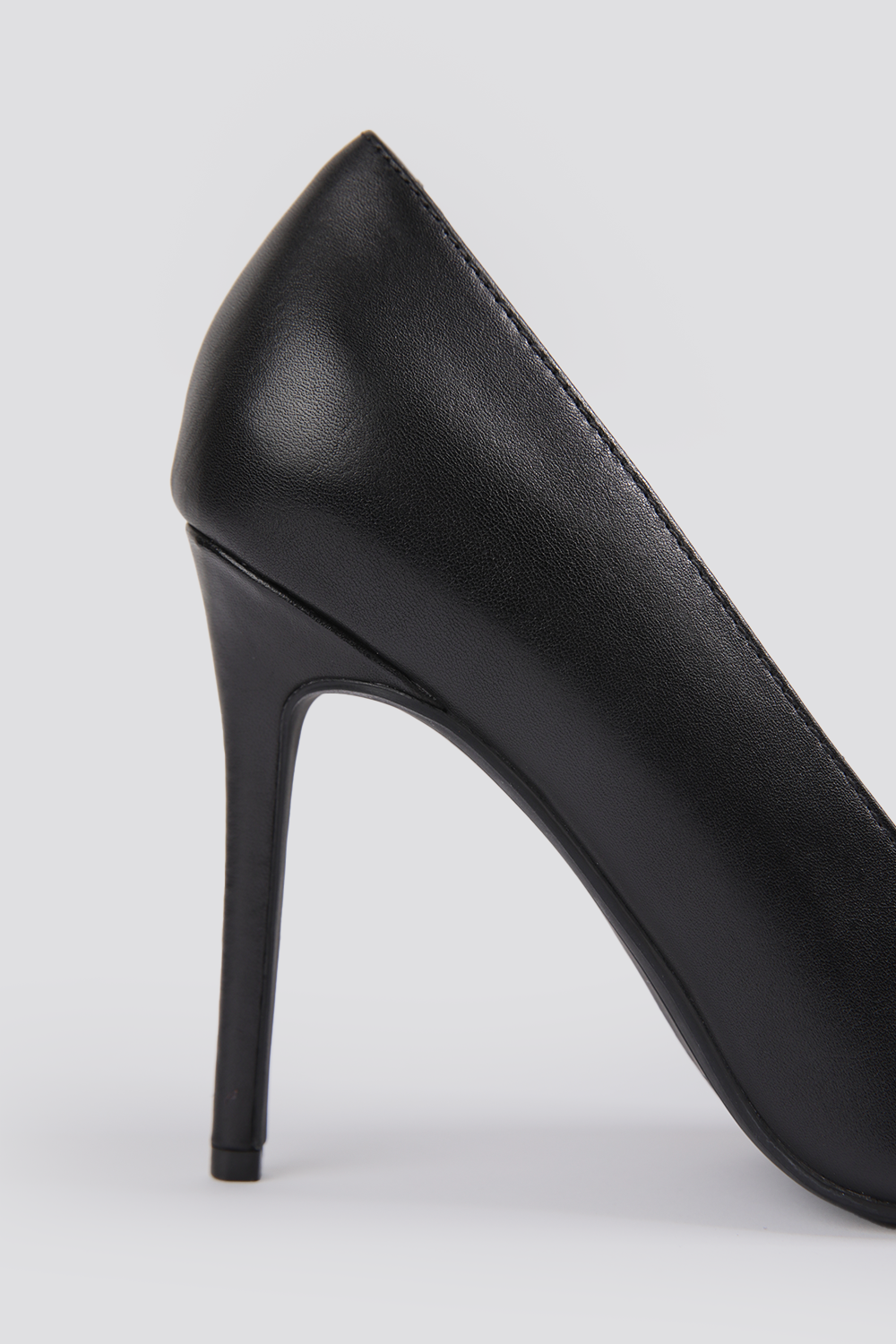 נעלי עקב סטילטו 10 ס"מ בצבע שחור