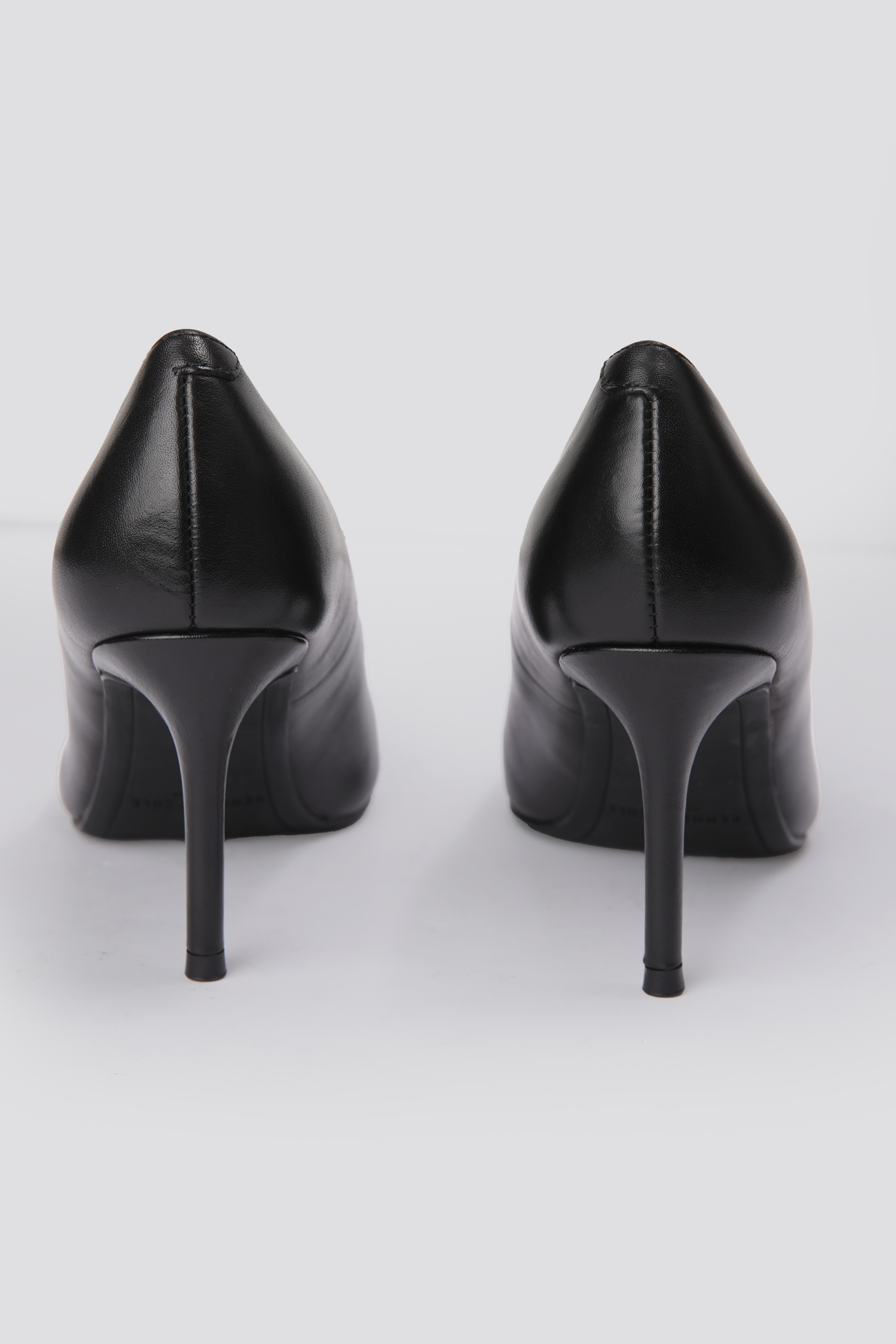 נעלי עקב סטילטו 8 ס"מ בצבע שחור