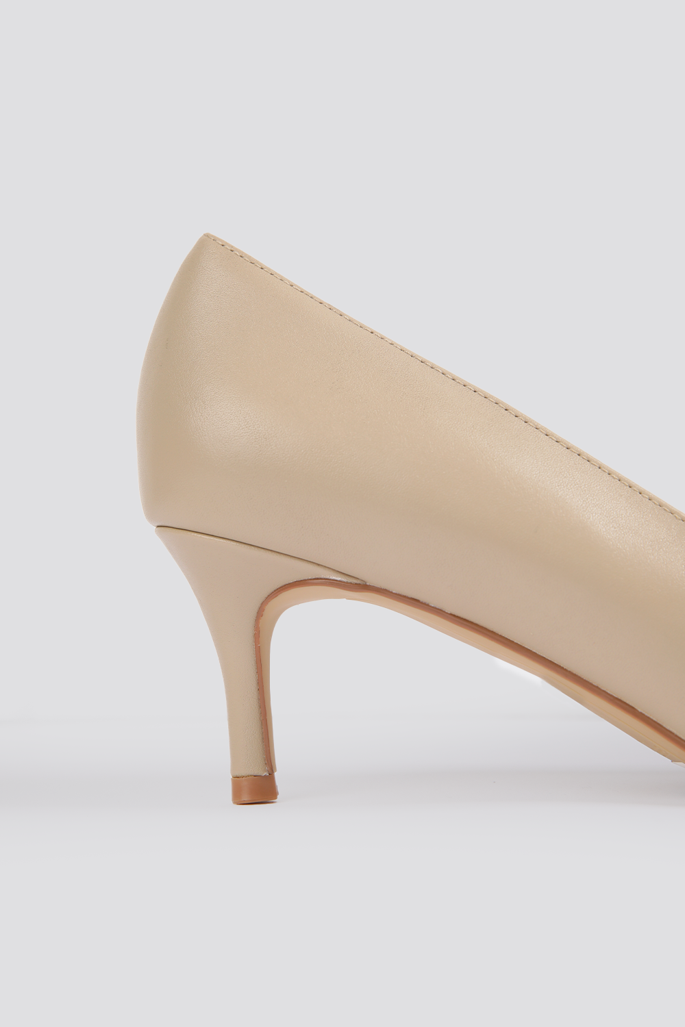 נעלי עקב סטילטו 6 ס"מ בצבע בז'