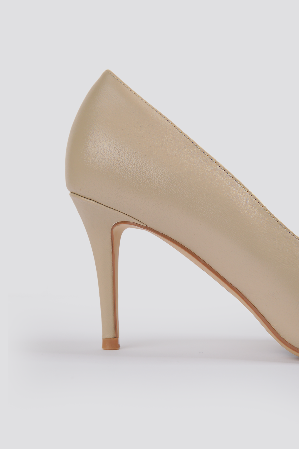 נעלי עקב סטילטו 8 ס"מ בצבע בז'