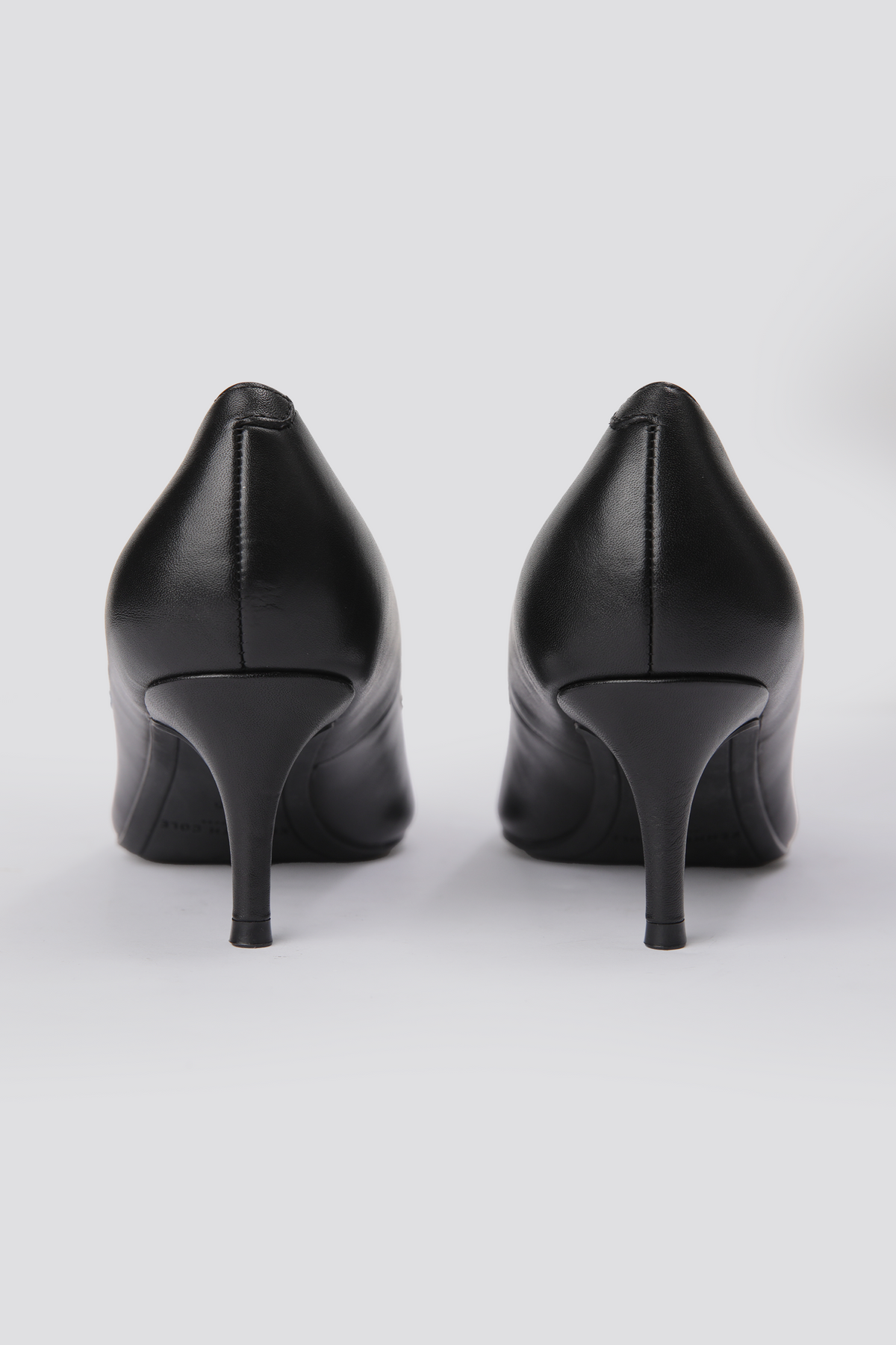 נעלי עקב סטילטו 6 ס"מ בצבע שחור