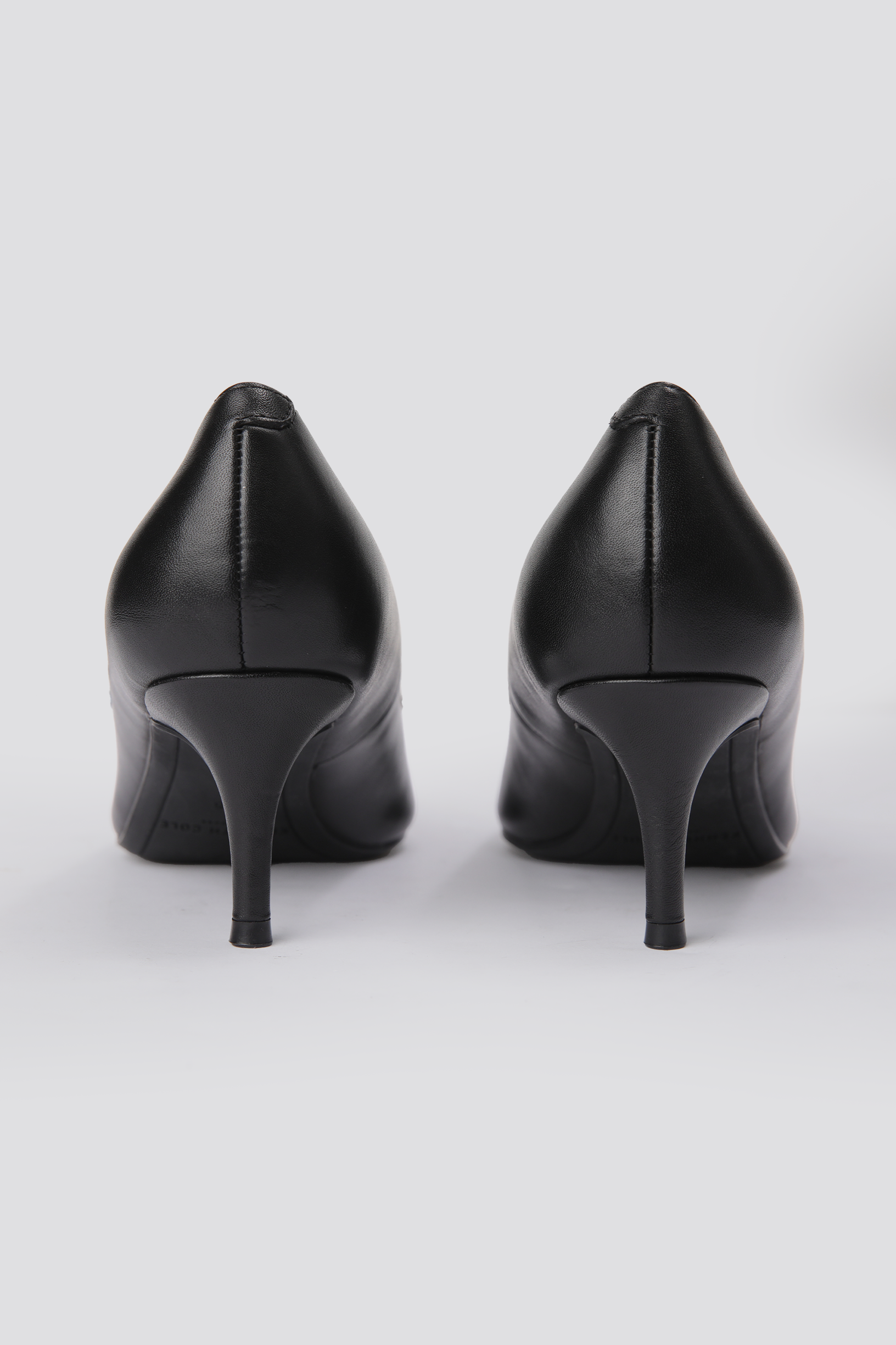 נעלי עקב סטילטו 6 ס"מ בצבע שחור