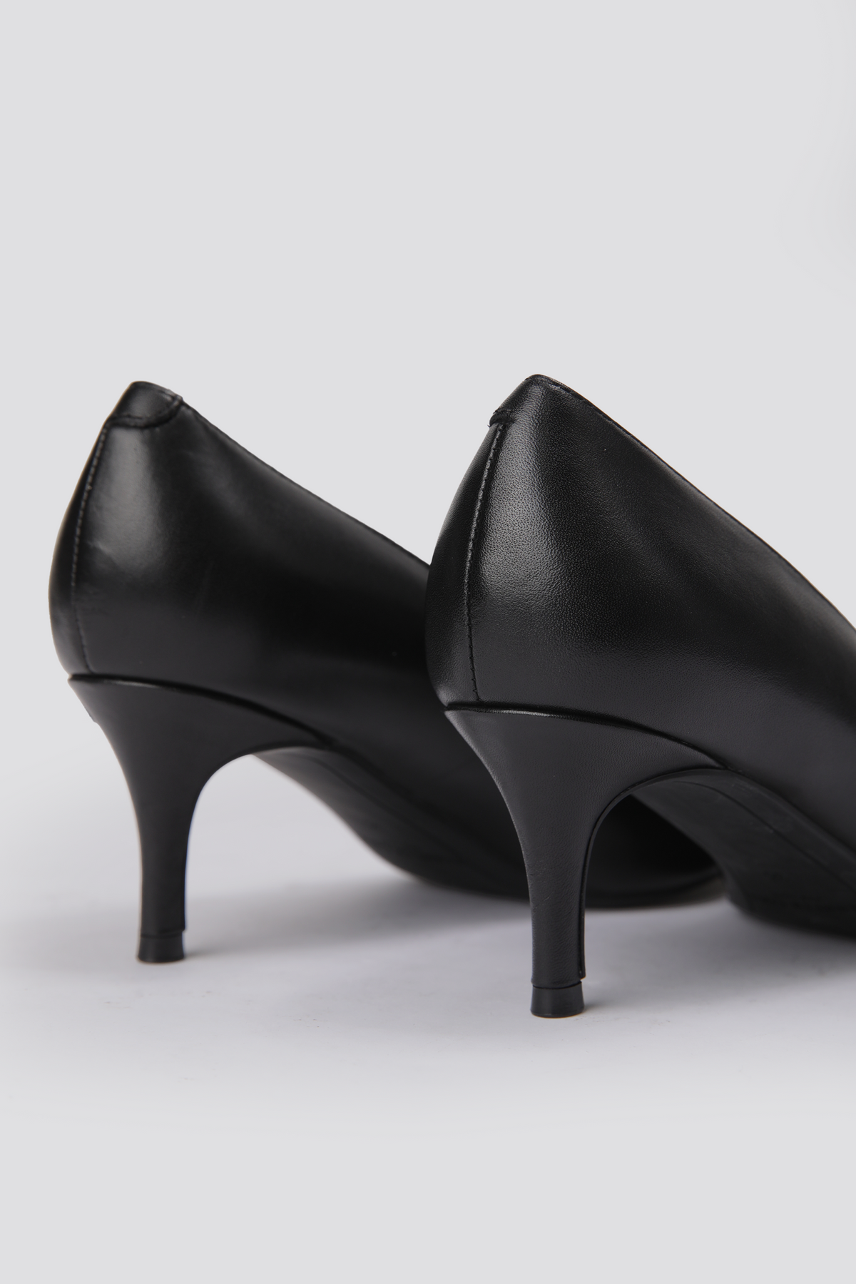 נעלי עקב סטילטו 6 ס"מ בצבע שחור