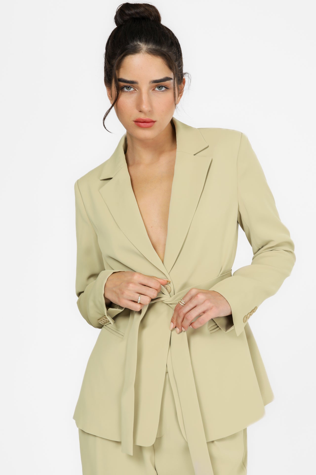 בלייזר עם חגורת קשירה | קנת קול