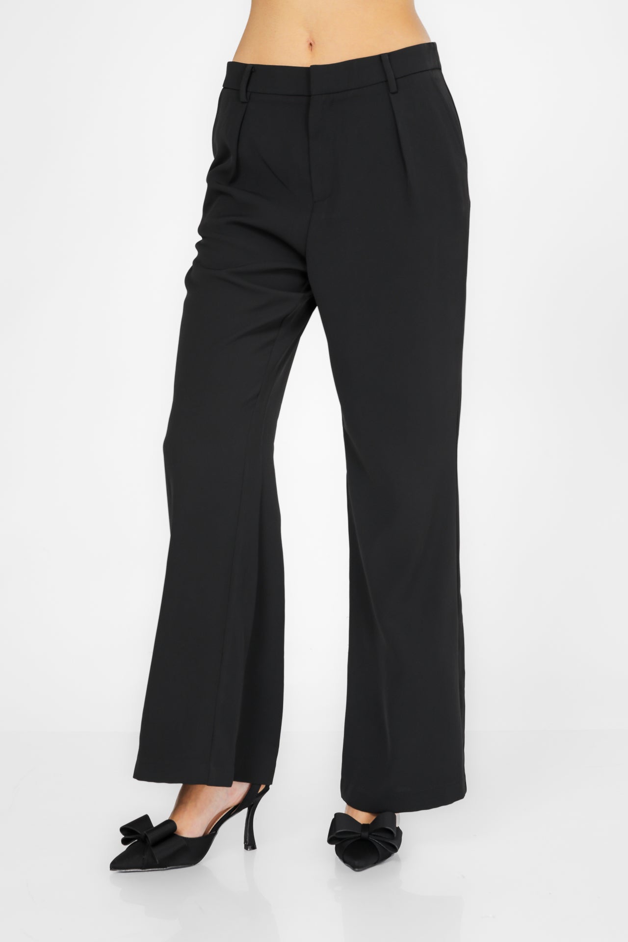 מכנסיים מחויטים מתרחבים