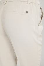 מכנס קלאסי בגזרה ישרה בצבע קרם