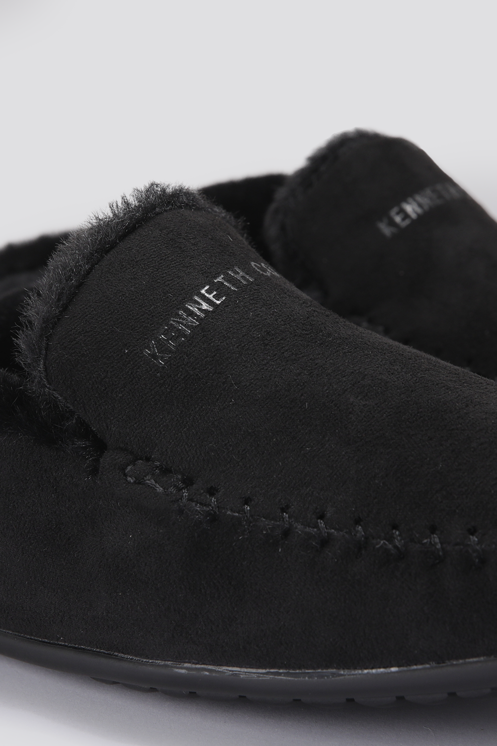 נעלי בית מוקסין לגברים בצבע שחור