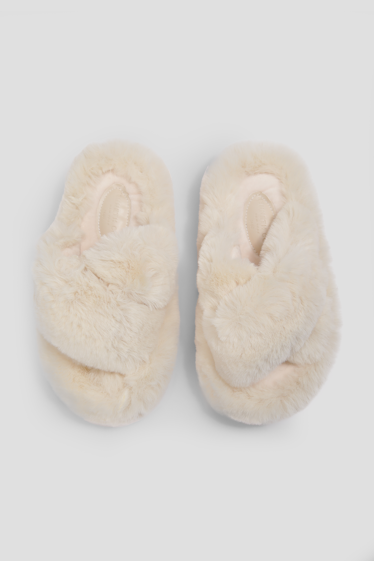 נעלי בית פרוותיות לנשים בצבע קרם