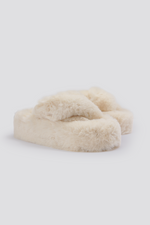 נעלי בית פרוותיות לנשים בצבע קרם