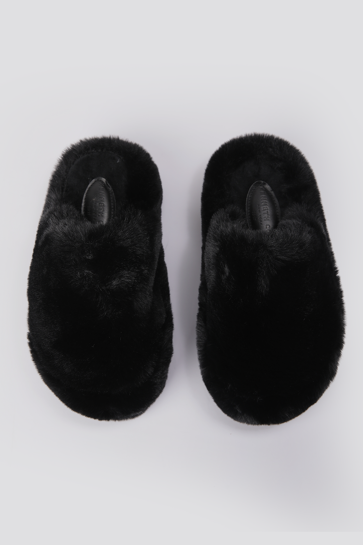 נעלי בית פרוותיות לנשים בצבע שחור