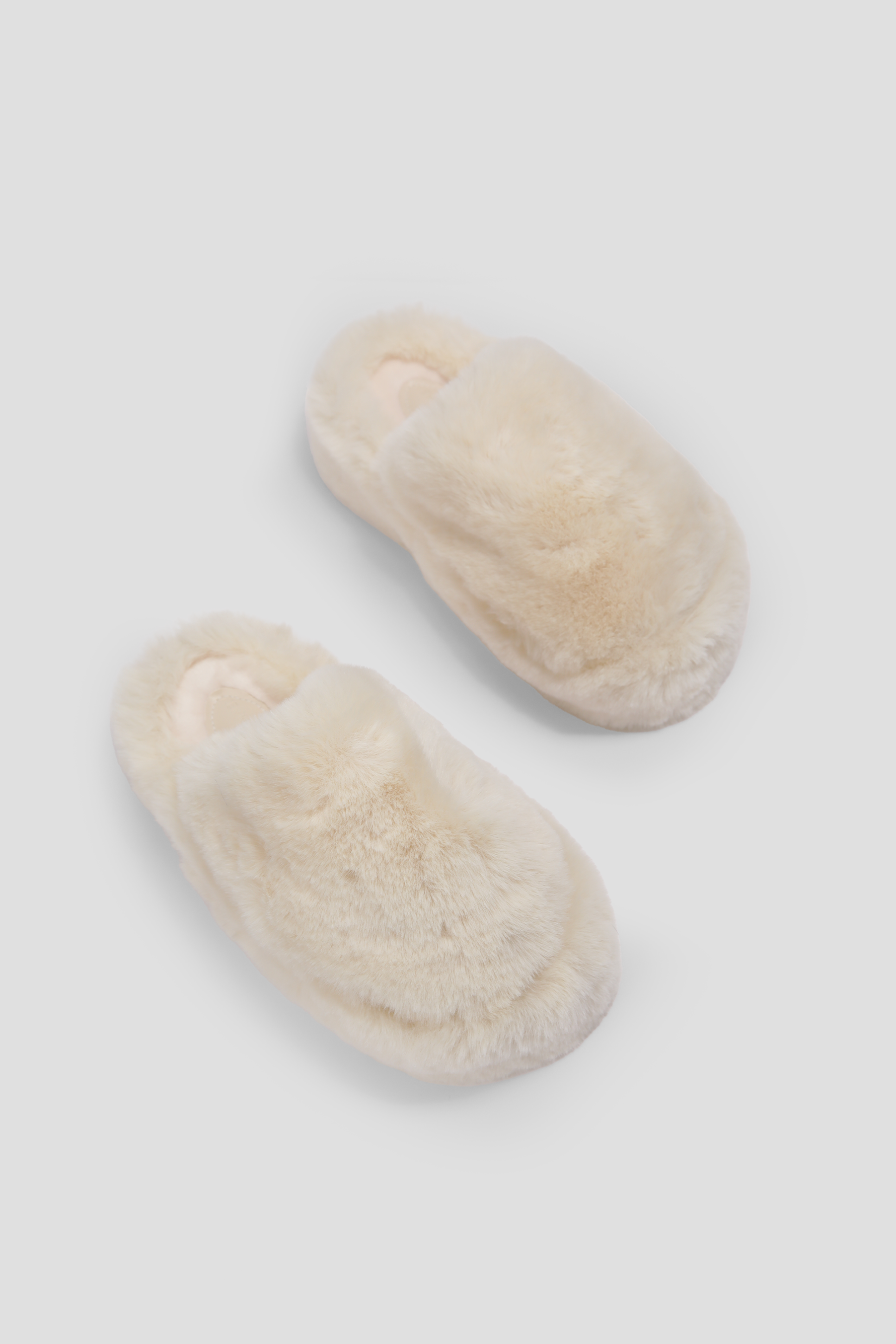 נעלי בית פרוותיות לנשים בצבע שמנת