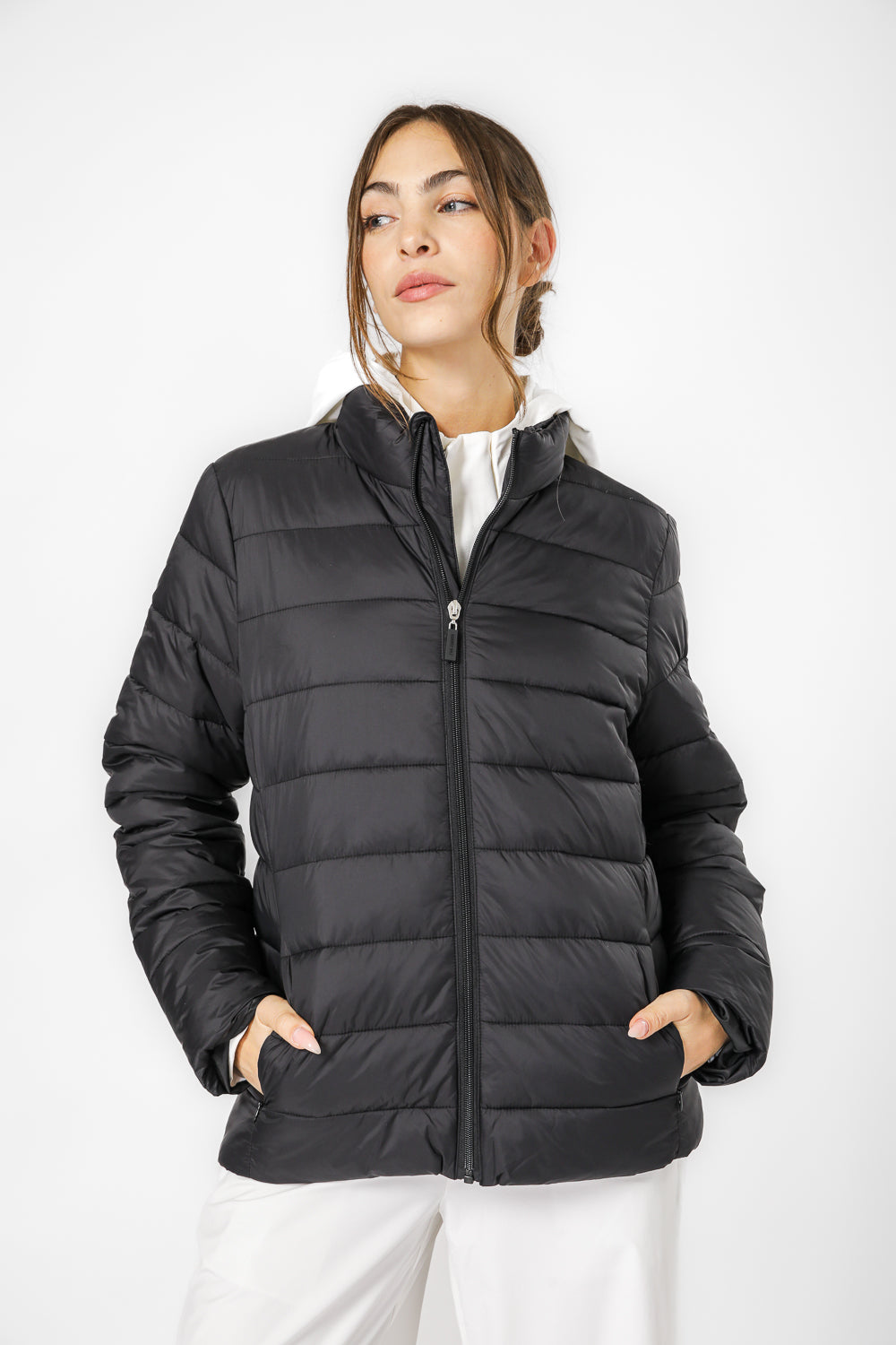 מעיל מרופד צווארון גבוה בצבע שחור