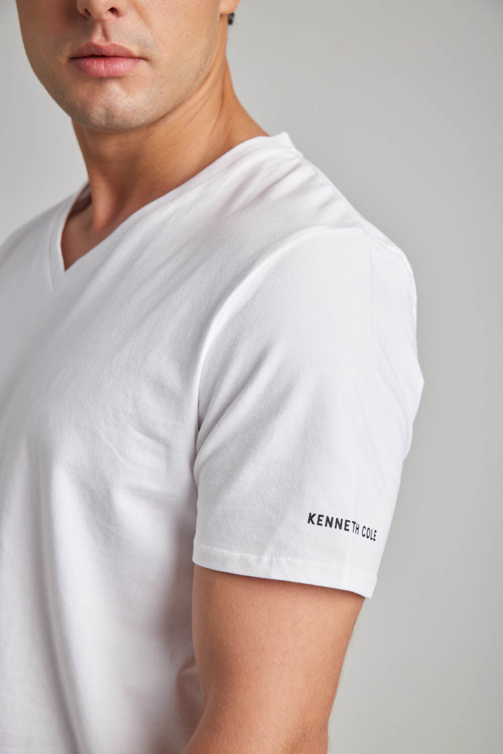 מארז שתי חולצות וי בייסיק לגברים