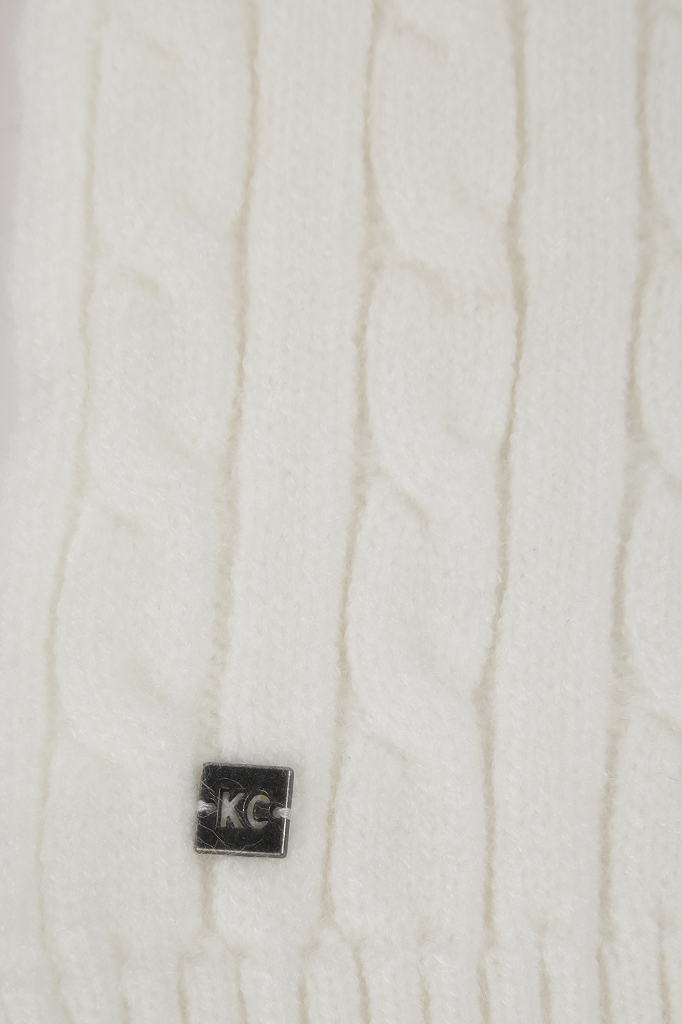 צעיף צמות לנשים בצבע קרם