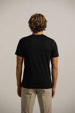 טישירט חלקה צווארון וי | קנת קול