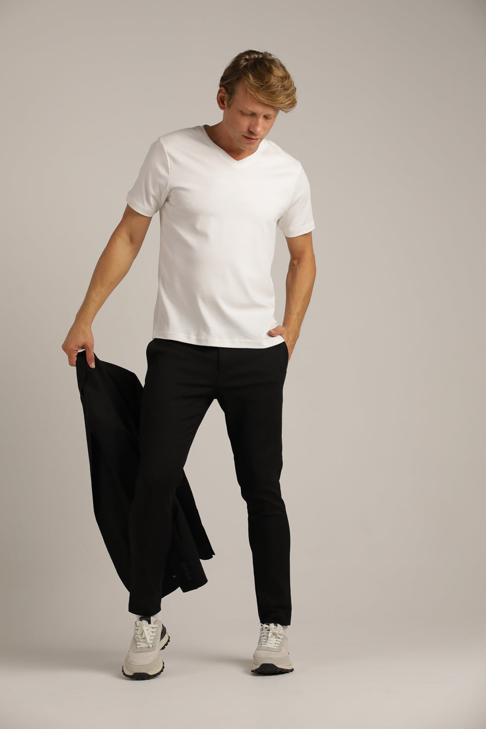 טישירט חלקה צווארון וי | קנת קול