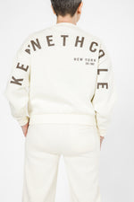 סווטשירט אוברסייז הדפס בגב בצבע קרם