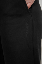 מכנסי טרנינג גזרה ישרה בצבע שחור