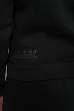 סווטשירט קפוצ'ון עם כיס קנגרו בצבע שחור