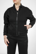 סווטשירט עם רוכסן לוגו בגב בצבע שחור