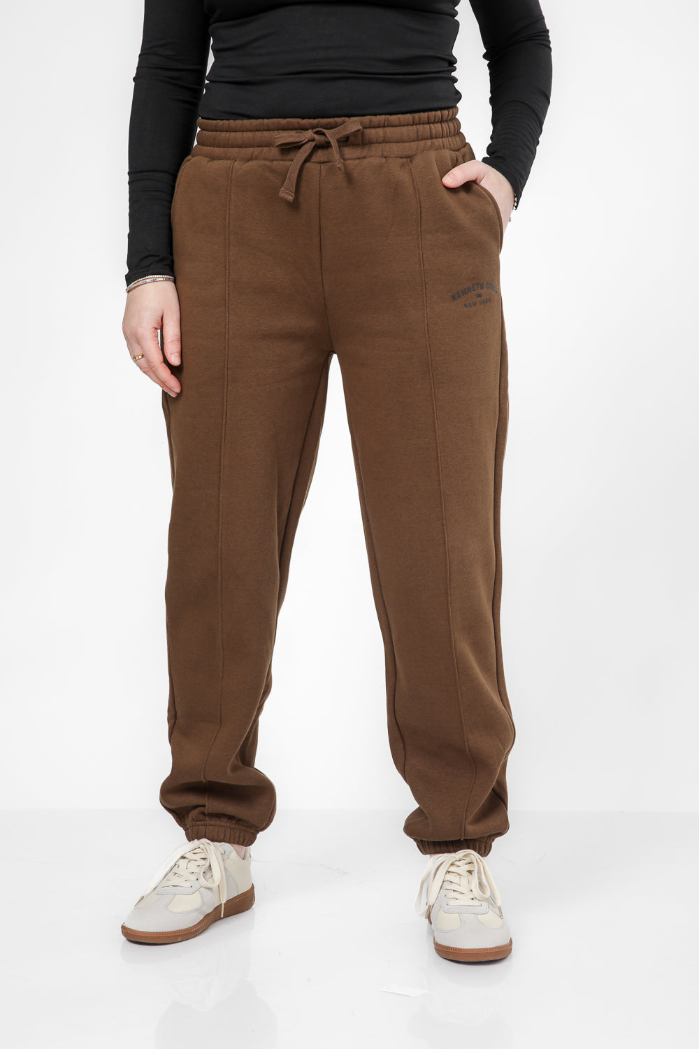 מכנסי טרנינג ארוכים לנשים בצבע קפה