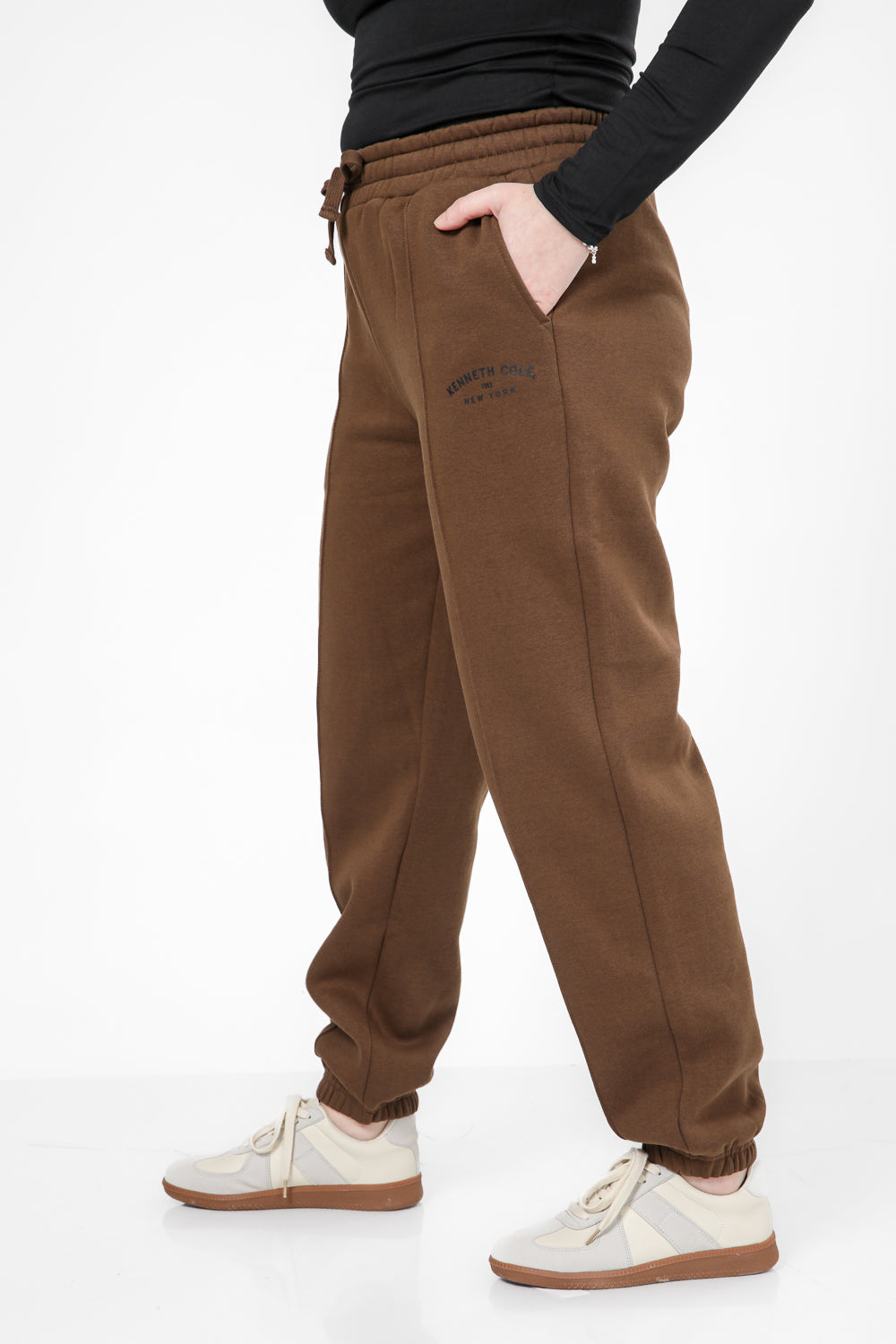 מכנסי טרנינג ארוכים לנשים בצבע קפה