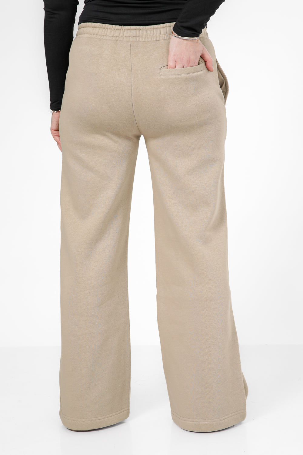 מכנסי טרנינג בגזרת Wide Leg בצבע מוקה