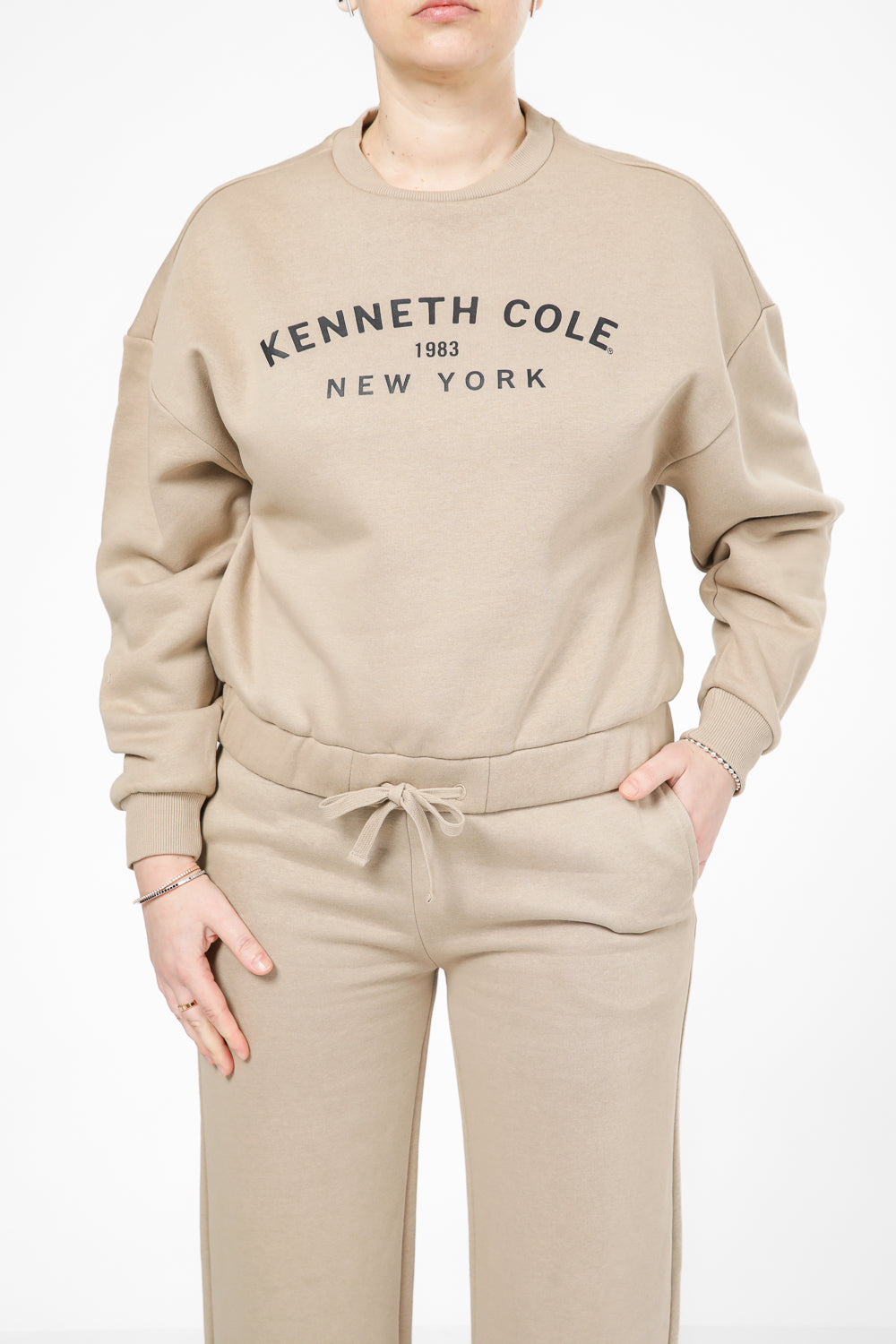 סווטשירט אוברסייז סיומת אלסטית בצבע מוקה