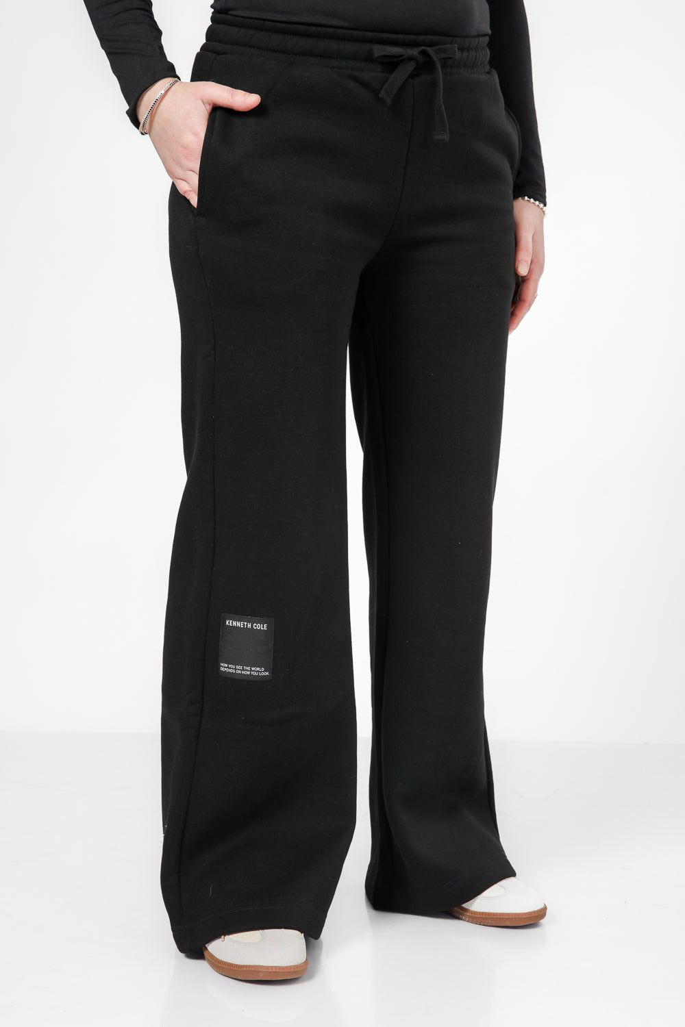 מכנסי טרנינג בגזרת Wide Leg בצבע שחור