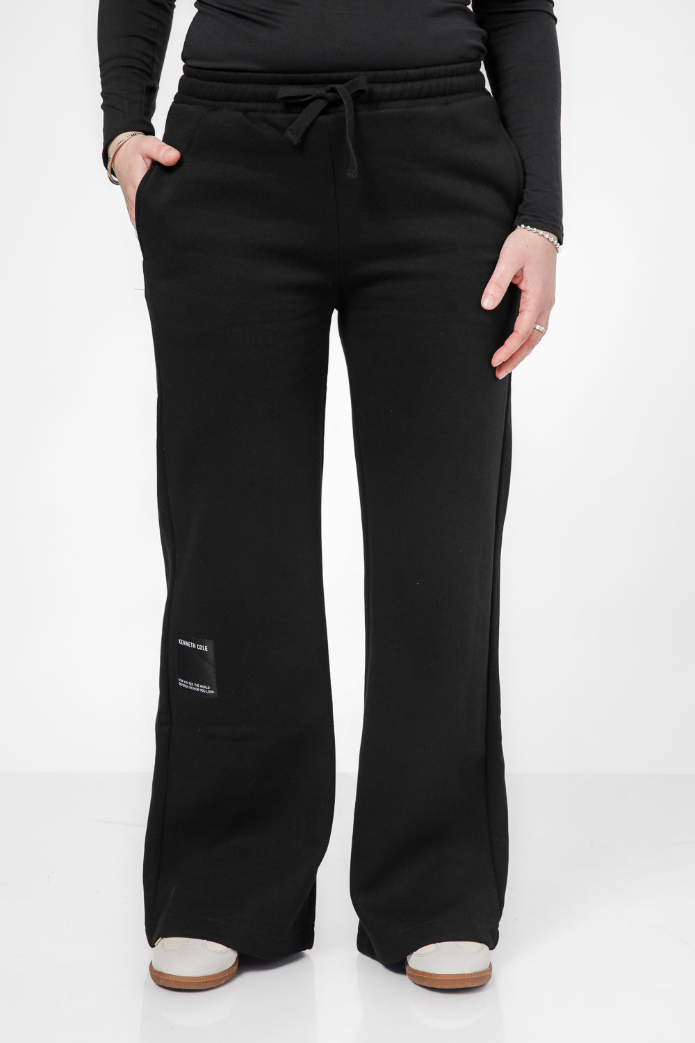 מכנסי טרנינג בגזרת Wide Leg בצבע שחור